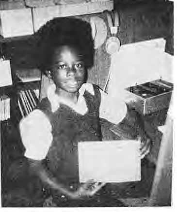 Original photograph of a pupil using reading-center equipment.