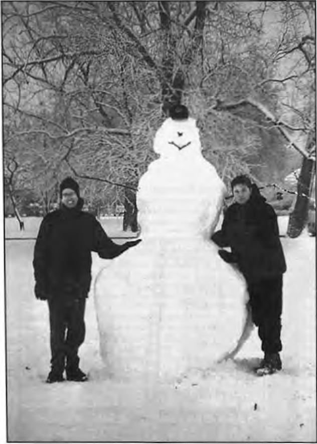 Alex Fox of61xxWaterman and friend Gary assembling a gigantic snowman at the entry to Forest Park on Des Peres. Photographer not credited.
