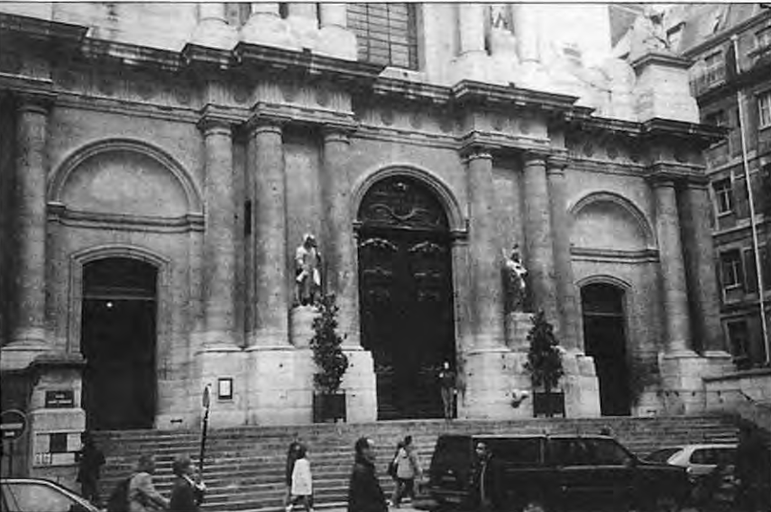 Lower facade of St.Roch in Paris. Photo by Lynn,as credited in the article.
