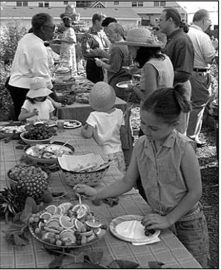Neighbors at garden-tour breakfast. Photographer not credited.