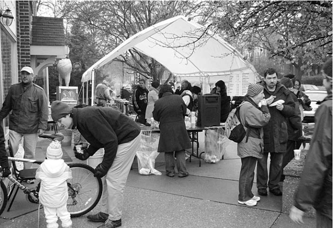 Visitors and vendors at the 2007 Wintermarkt. Photographer not credited.