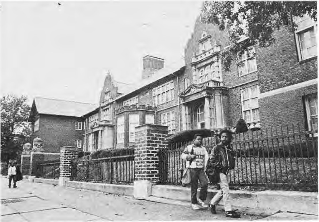 Children walking outside Hamilton Elementary School in November 1988.