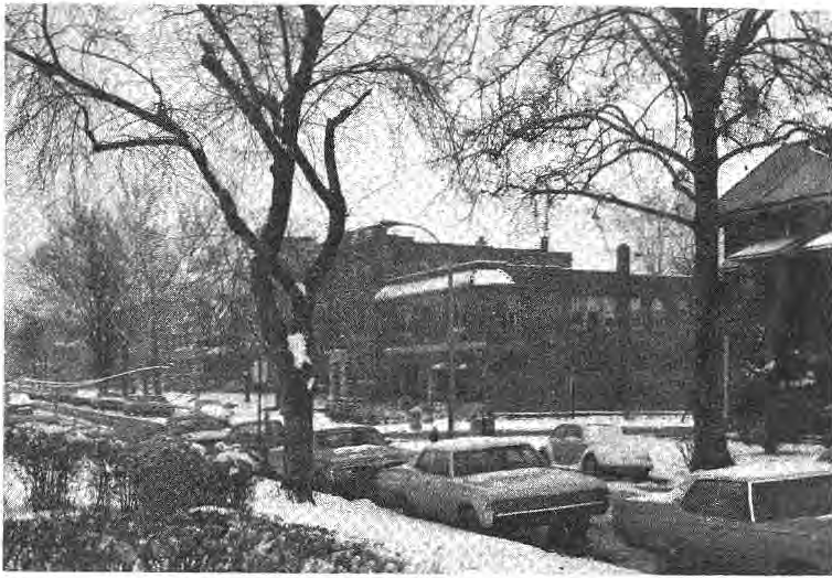 Original photograph of the intersection and adjacent property at Des Peres and Kingsbury.