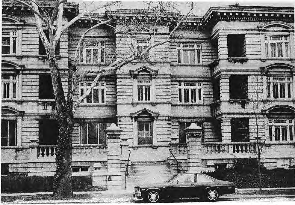 Original exterior photograph of the apartment building at 316 N. Skinker.