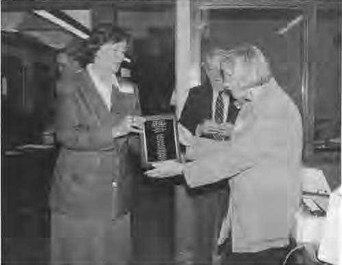 Kathleen Hamilton presents a plaque recognizing25years of Times editors to current editor Lana Stein. The plaque will be placed in the SDCC office. Photo by King Schoenfeld.