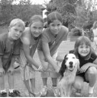 Christian Boxdorfer, Gretchen Boxdorfer, Sydney Bender, Best Dogwinner Trenton, andorganizer Sarah Jane Cross. Photographer not credited.