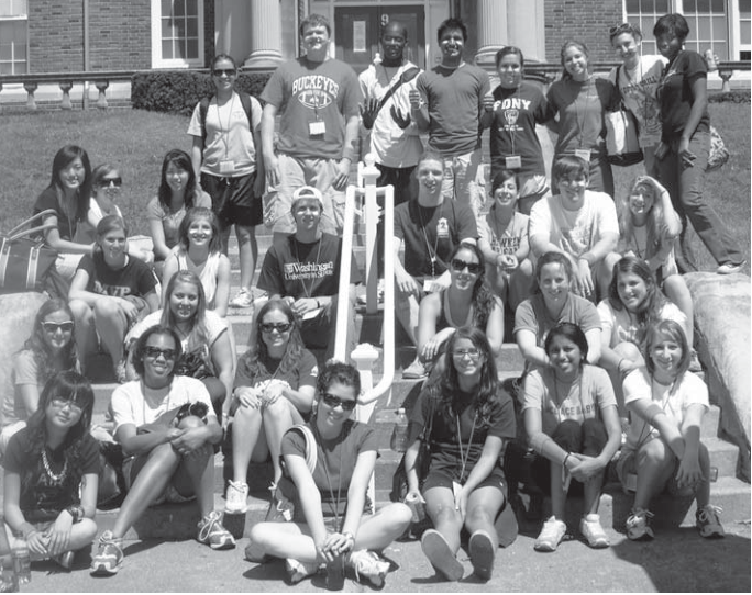 Washington University Leadership Through Service participants at Hamilton School. Photographer not credited.