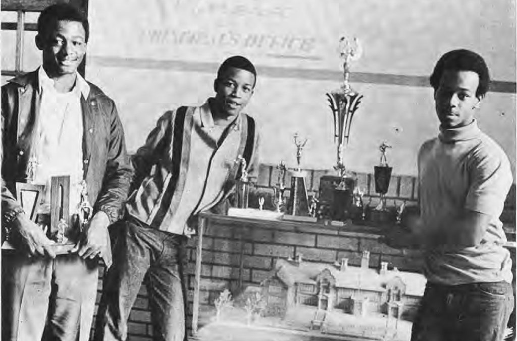 HAMILTON SCHOOL CHAMPION BOXERS — original newspaper photograph, May 1970